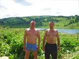 Николай и Андрей на фоне оз. Манское